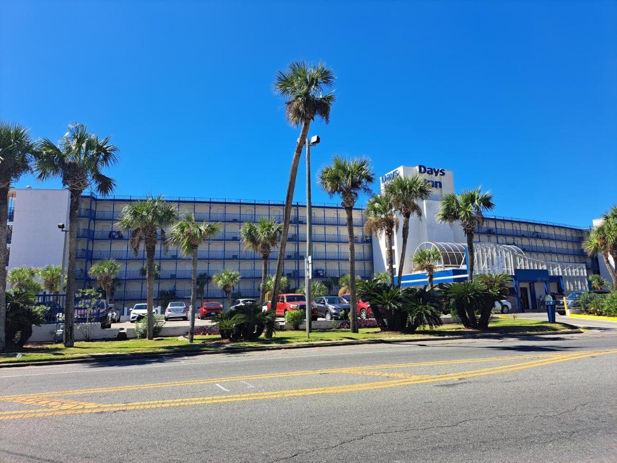 Days Inn By Wyndham Panama City Beach/Ocean Front Exterior foto