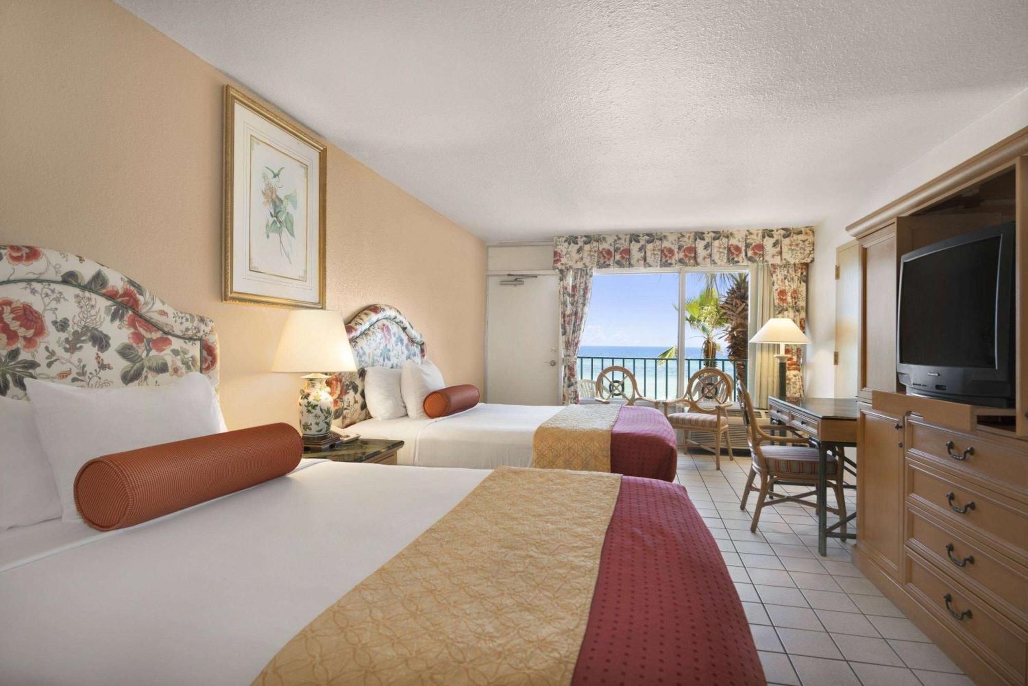 Days Inn By Wyndham Panama City Beach/Ocean Front Exterior foto