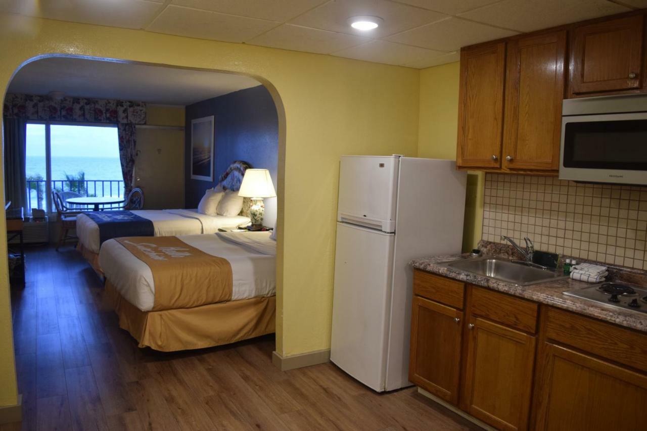 Days Inn By Wyndham Panama City Beach/Ocean Front Exterior foto